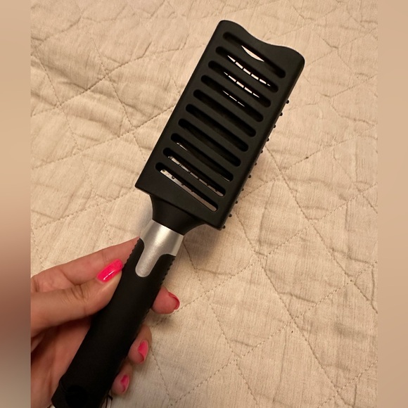 Quo High Performance Vent Brush - Titanium Collection - Hair Brush - Comb - Picture 6 of 6